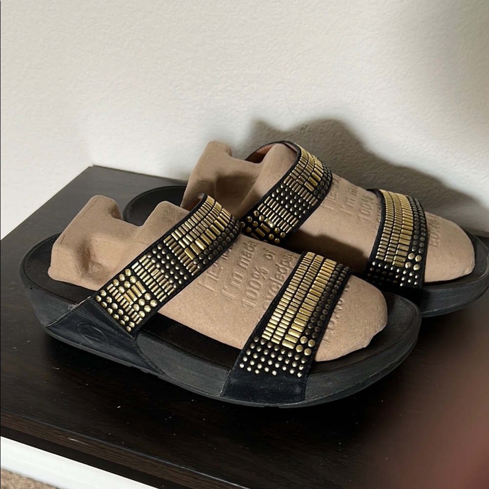 Fitflop Black and Gold Women's Sandals size 7
